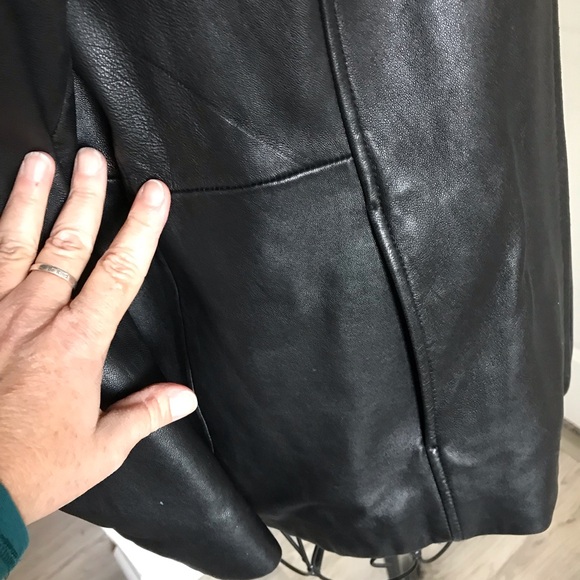 HOST PICK Liz Claiborne Black Leather Jacket w/zipper closure tiny blemish Sz. M - Picture 4 of 11